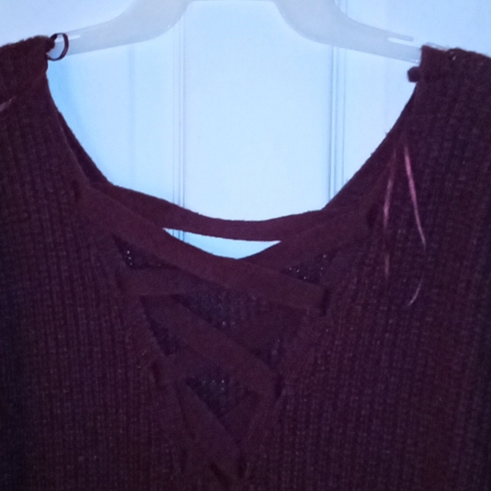 Maroon sweater - Picture 4 of 4